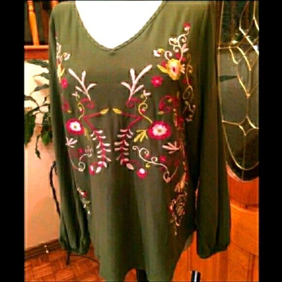 New Directions women's v neck top size PM.   NWT - Picture 7 of 7